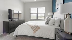 2 bedrooms, desk, iron/ironing board, WiFi