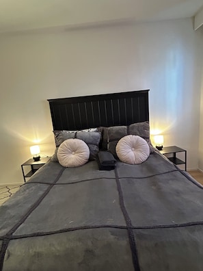 WiFi, bed sheets