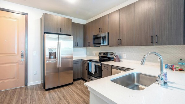 Refrigerador y comedor 