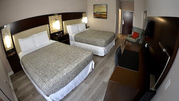 Habitación doble | Escritorio y espacio para trabajar con un portátil