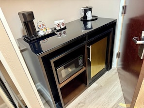 Desk, laptop workspace, iron/ironing board, free WiFi