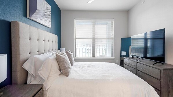 1 dormitori, escriptori, planxa i posts de planxar i wifi 