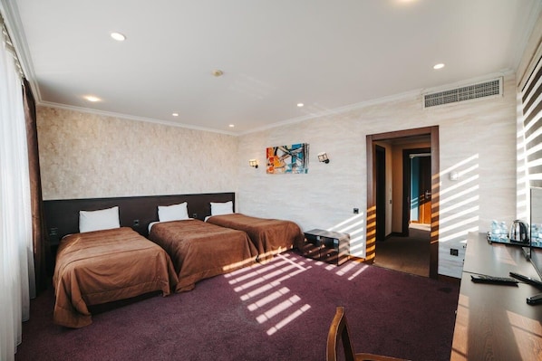 Chambre Triple Standard | Literie de qualité supérieure, couette en duvet d'oie