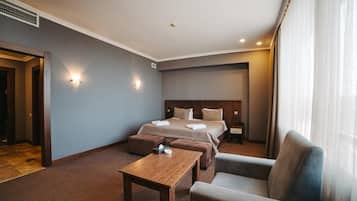 Roupas de cama premium, edredons de pluma, cofres nos quartos