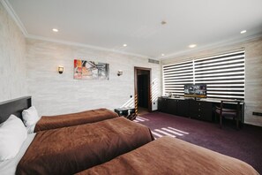 Premium bedding, down comforters, in-room safe, desk - Innab Inn  (Baku)