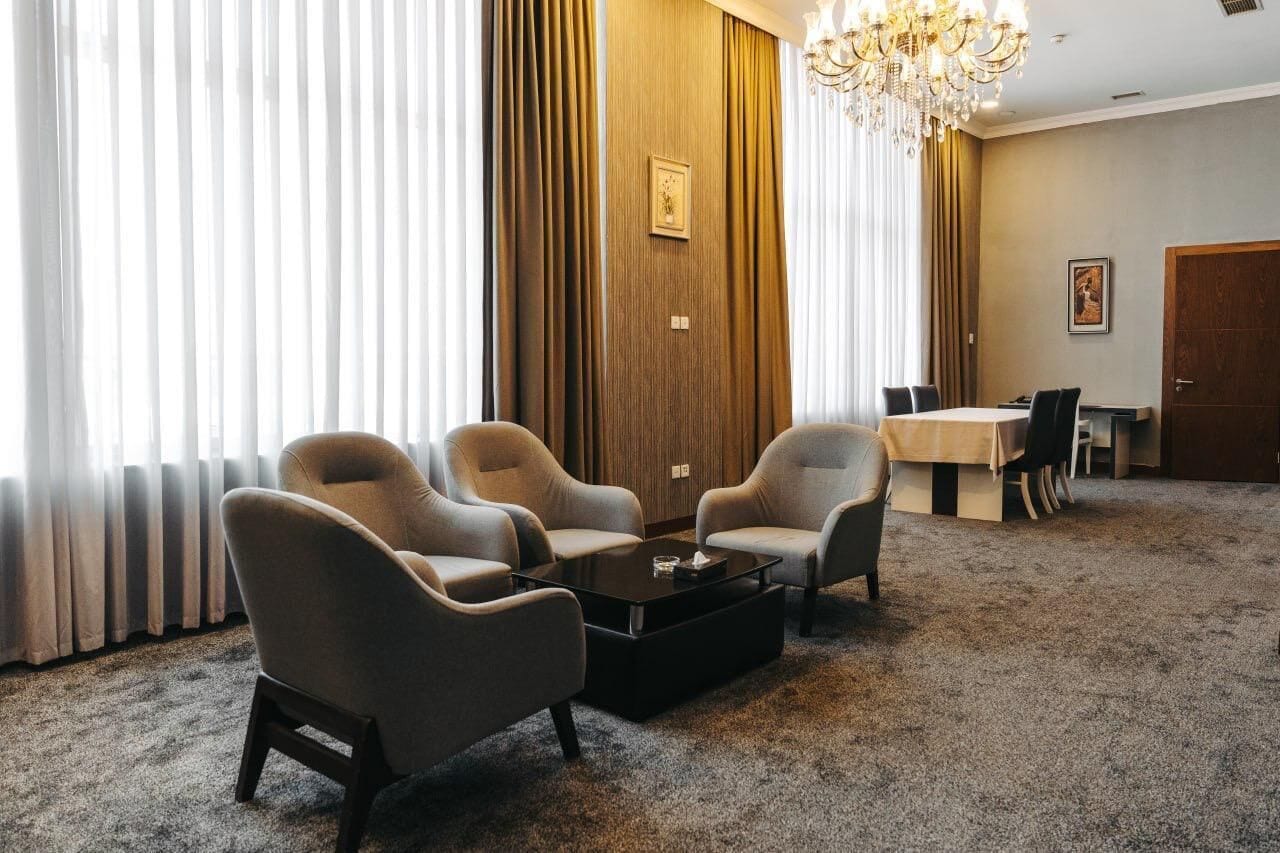 21-cm TV with cable channels, heated floors