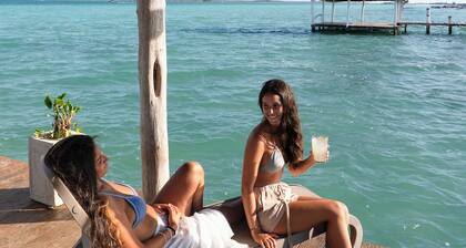 The Yak Lake House Hostal Bacalar