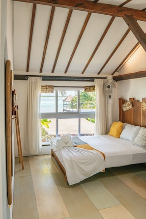 A bedroom with a bed, a fan, a window with curtains, a wooden ceiling, and a view of the outdoors. - The Yak Lake House Hostal Bacalar - Front Lagoon (Bacalar)
