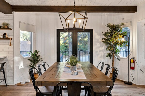 Cabin, Multiple Beds, Pool Access, Mountain View (VC404) | Dining