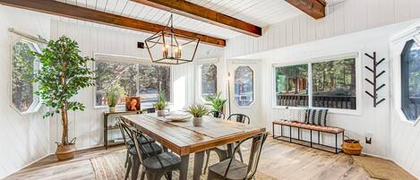 Cabane, plusieurs lits, accès piscine, vue montagne (VC404)