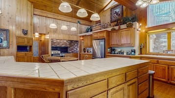 Cabana, diversos llits, accés a la piscina (VC714) | Cuina privada | Cafetera i tetera