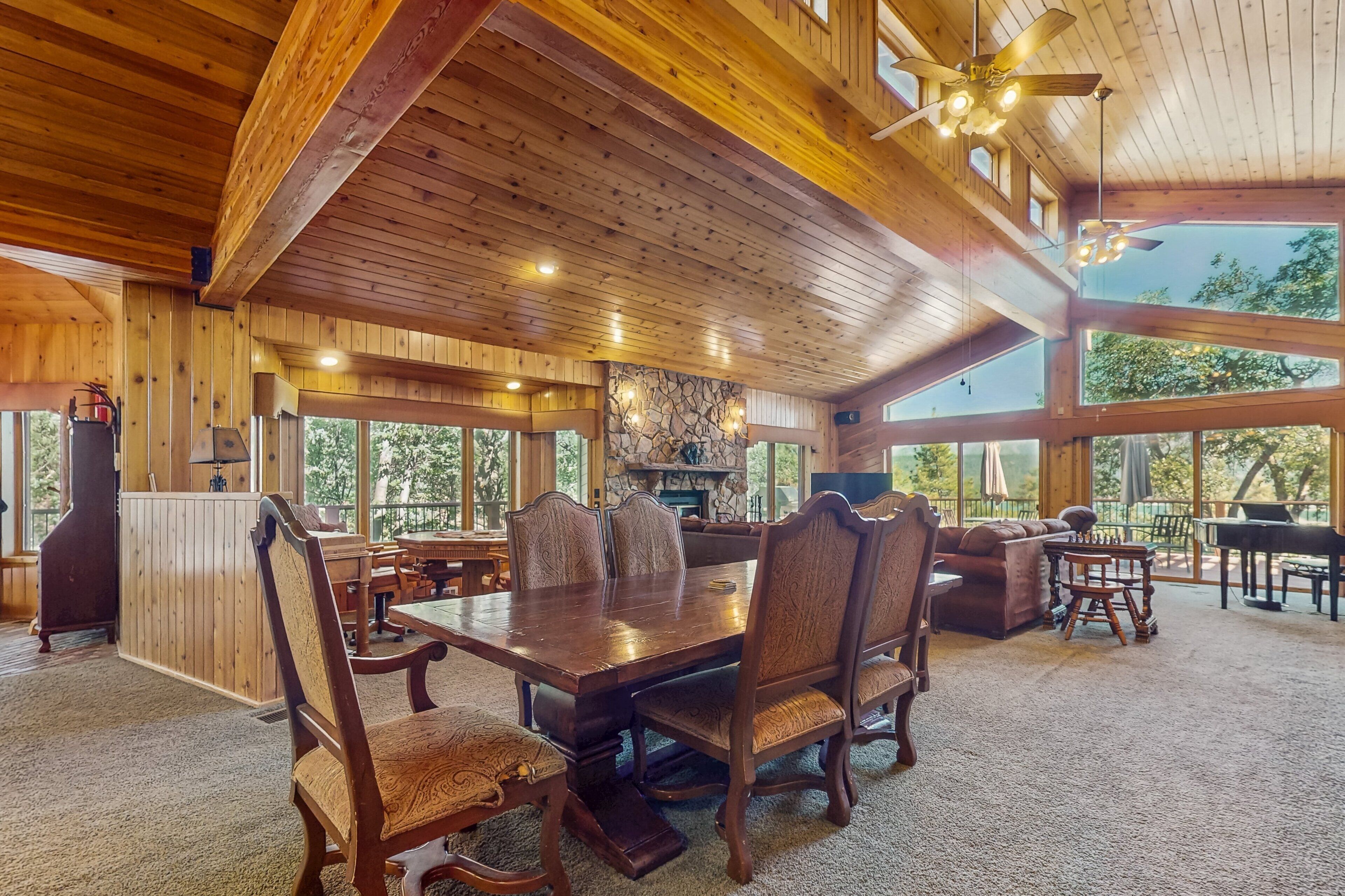 キャビン ベッド (複数台) プールアクセス (VC714) | 内装