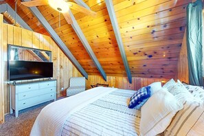 Cabin, Multiple Beds, Pool Access, Mountain View (VC643) | 3 bedrooms, individually decorated, individually furnished, bed sheets