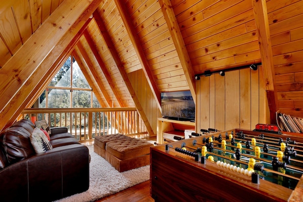 Cabin, nhiều giường, có thể sử dụng hồ bơi, quang cảnh núi (VC653) | Phòng trò chơi giải trí