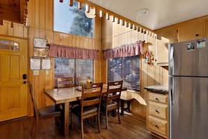 Cabin, nhiều giường, có thể sử dụng hồ bơi, quang cảnh núi (VC653) | Khu ăn uống