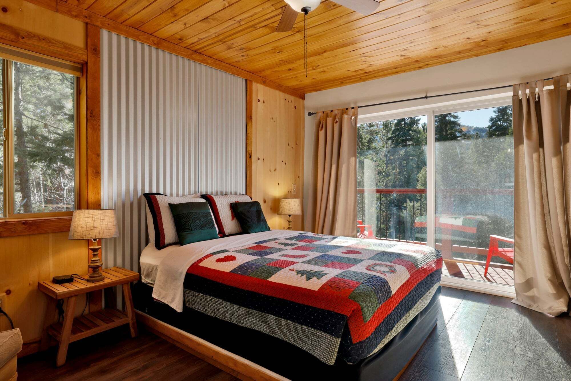 3 habitaciones, decoración personalizada y muebles diferentes 