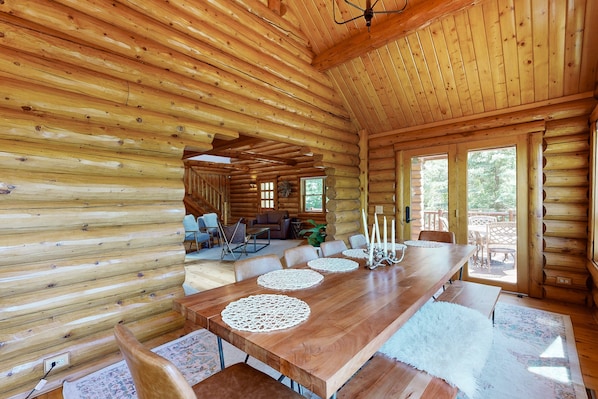 Cabane, plusieurs lits, patio, vue montagne (VC513) | 2 chambres, décoration personnalisée, ameublement personnalisé
