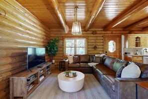 Cabin, Multiple Beds, Patio, Mountain View (VC513) | Living area | Fireplace