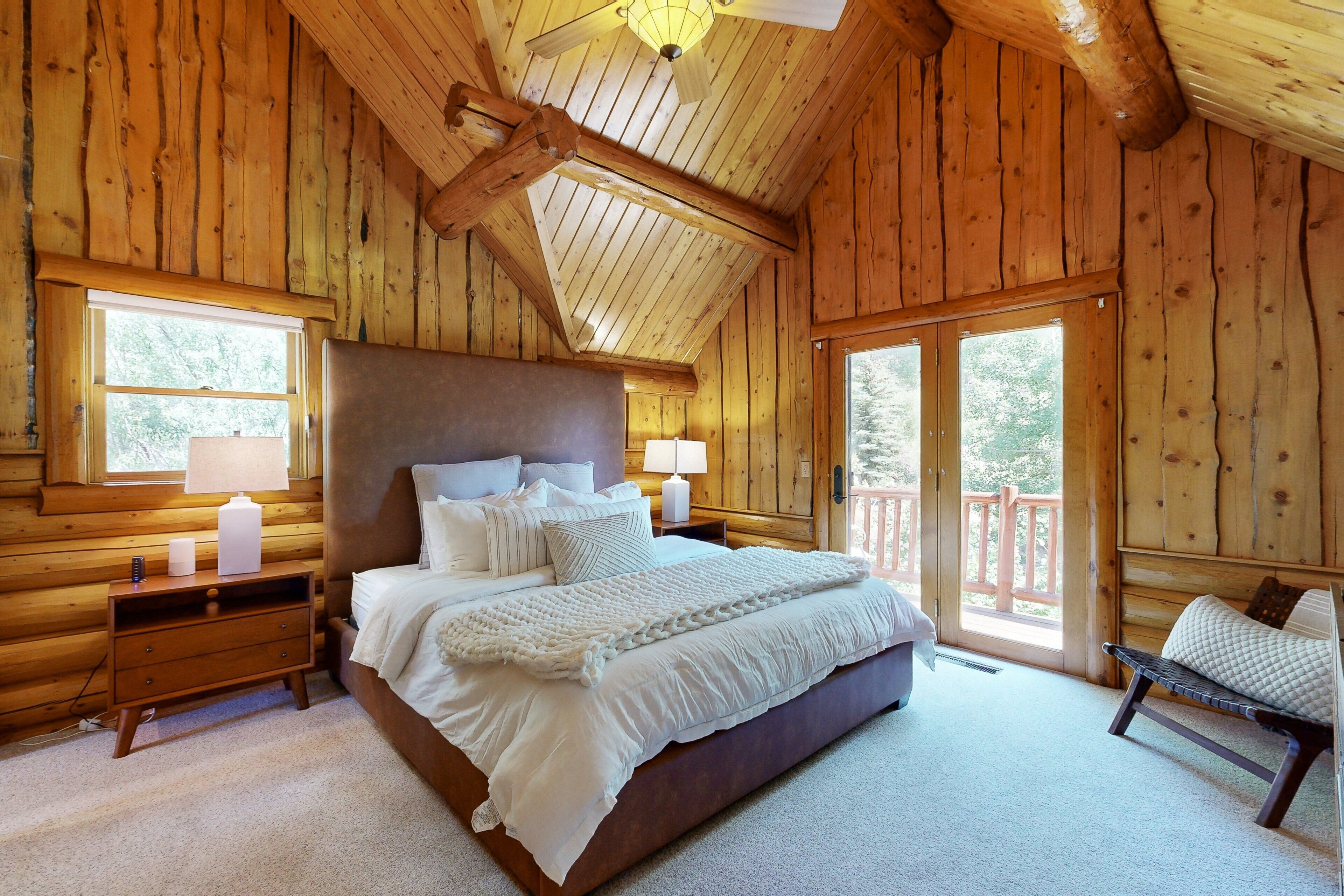 Cabin, Multiple Beds, Patio, Mountain View (VC513) | 2 bedrooms, individually decorated, individually furnished, bed sheets