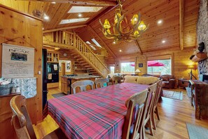 Chalet, Multiple Beds, Pool Access, Mountain View (VC569) | Interior