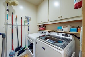 Chalet, Multiple Beds, Pool Access, Mountain View (VC569) | Laundry