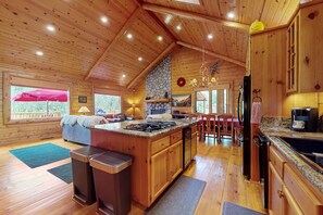 Chalet, Multiple Beds, Pool Access, Mountain View (VC569) | Interior