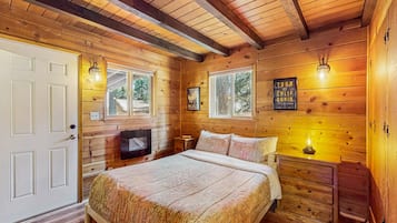 Cabin, Multiple Beds, Pool Access, Mountain View (VC321) | 1 bedroom, individually decorated, individually furnished, bed sheets