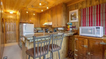 Huisje, meerdere bedden, toegang tot zwembad, uitzicht op bergen (VC247) | Privékeuken | Een koffiezetapparaat/waterkoker