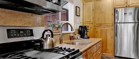 Cabin, Multiple Beds, Pool Access, Mountain View (VC178) | Private kitchen | Coffee/tea maker