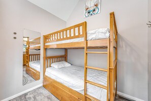 Cabaña, varias camas, acceso a la piscina, vistas a la montaña (VC178) | Decoración individual, mobiliario individual, ropa de cama