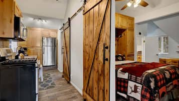 Cabaña, varias camas, acceso a la alberca, vista a la montaña (VC178) | Decoración personalizada, muebles diferentes y ropa de cama