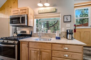 Cabin, Multiple Beds, Pool Access, Mountain View (VC178) | Private kitchen