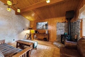 Cabana, várias camas, acesso à piscina, vista para a montanha (630) | Área de estar | Lareira