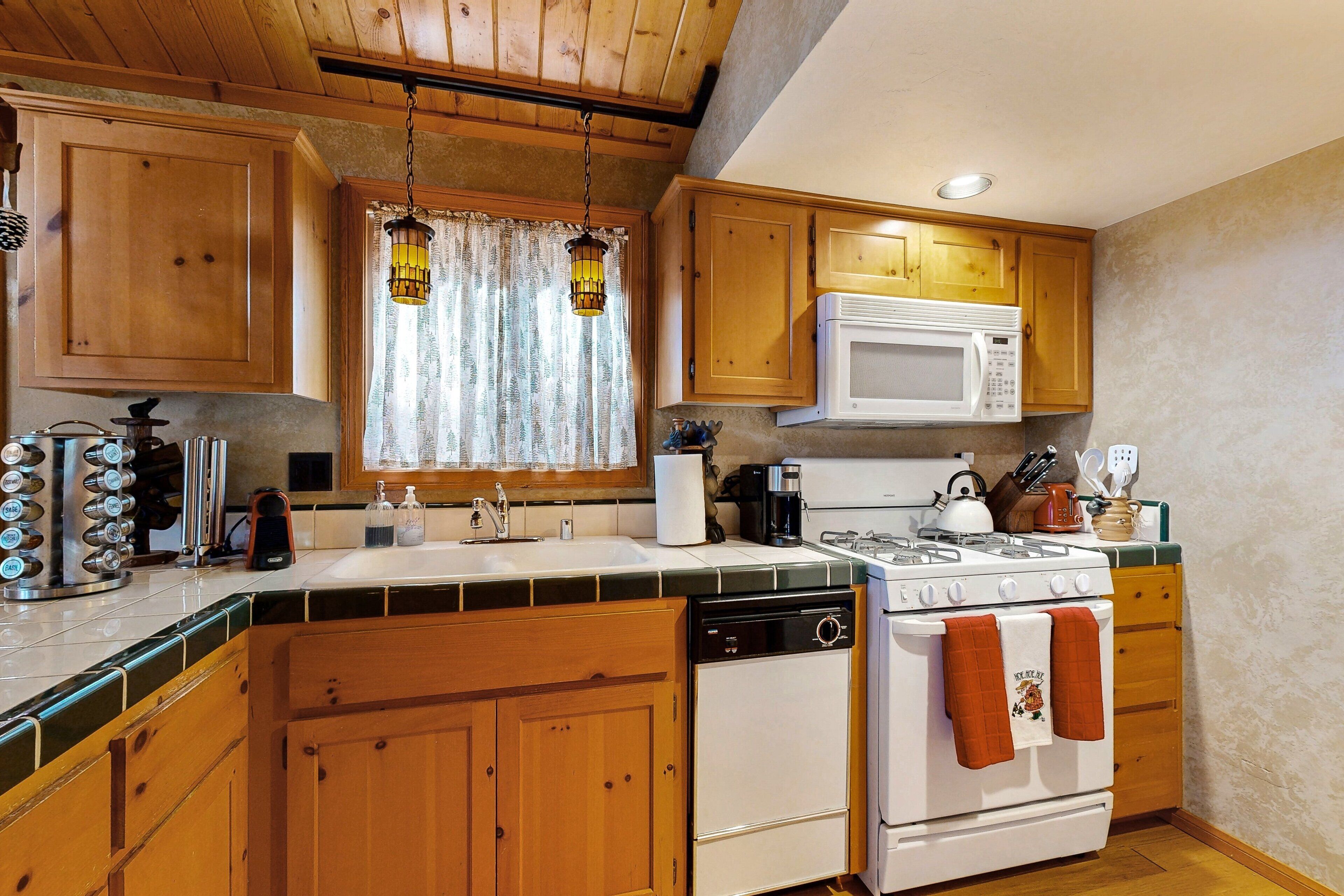 Cabane, plusieurs lits, accès piscine, vue montagne (630) | Cuisine privée