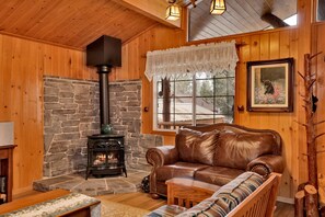 Cabin, Multiple Beds, Pool Access, Mountain View (630) | Living area