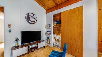 Cabin, Multiple Beds, Pool Access, Mountain View (VC471) | Individually decorated, individually furnished, bed sheets