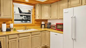 Hus - flera sÀngar - tillgÄng till pool - utsikt mot bergen (2561) | Eget kök | Kaffe- och tebryggare