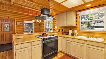 House, Multiple Beds, Pool Access, Mountain View (2561) | Private kitchen | Coffee/tea maker