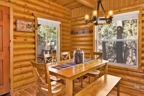 Casa, varias camas, acceso a la alberca, vista a la montaña (2561) | Decoración personalizada, muebles diferentes y ropa de cama 