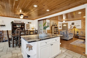 Cabin, Multiple Beds, Hot Tub, Mountain View (VC610) | Interior