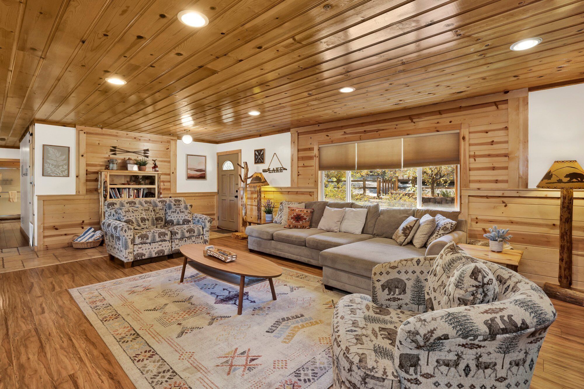Cabin, Multiple Beds, Hot Tub, Mountain View (VC610) | Living area | Fireplace