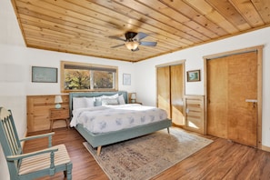 Cabin, Multiple Beds, Hot Tub, Mountain View (VC610) | Individually decorated, individually furnished, bed sheets