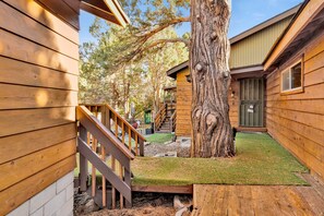 Exterior detail - Entertainment Cabin #610 (Big Bear City)