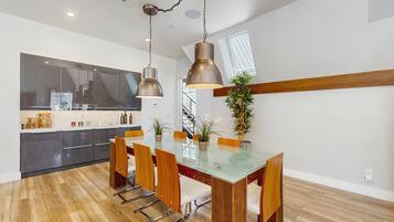 Chalet, Multiple Beds, Pool Access, Mountain View (VC350) | 4 bedrooms, individually decorated, individually furnished, bed sheets