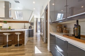 Chalé, várias camas, acesso à piscina, vista para a montanha (VC350) | Cozinha privada | Cafeteira/chaleira