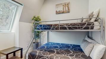 Chalet, Multiple Beds, Pool Access, Mountain View (VC350) | 4 bedrooms, individually decorated, individually furnished, bed sheets