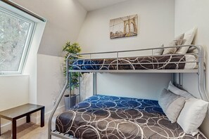 Chalet, Mehrere Betten, Poolzugang, Bergblick (VC350) | 4 Schlafzimmer, individuell dekoriert, individuell eingerichtet