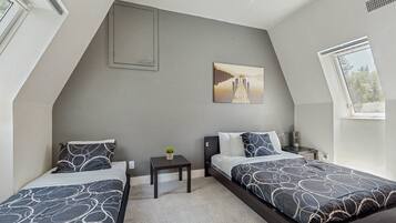 Chalet, Multiple Beds, Pool Access, Mountain View (VC350) | 4 bedrooms, individually decorated, individually furnished, bed sheets