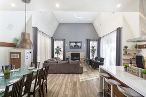 Chalet, plusieurs lits, accès piscine, vue montagne (VC350) | Intérieur