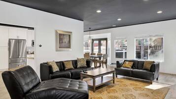 Chalet, Multiple Beds, Pool Access, Mountain View (VC603) | Living area